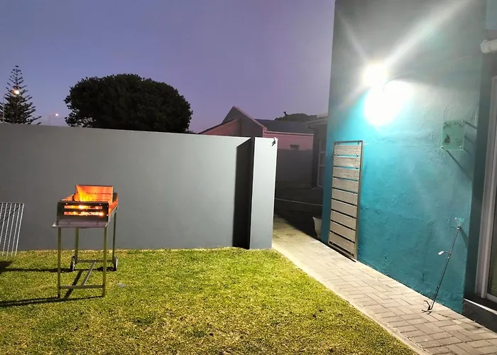 25 On Main Struisbaai
