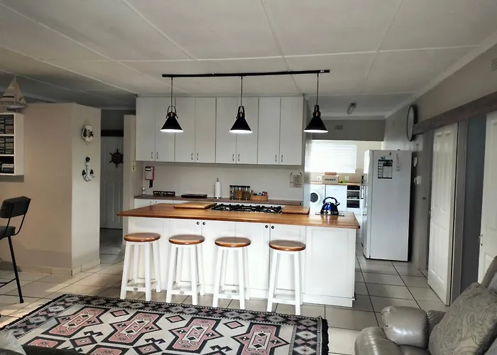 25 On Main Struisbaai