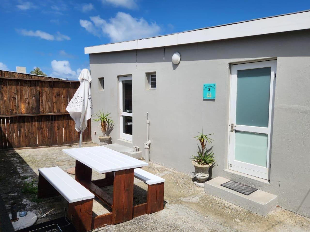 25 On Main * Struisbaai
