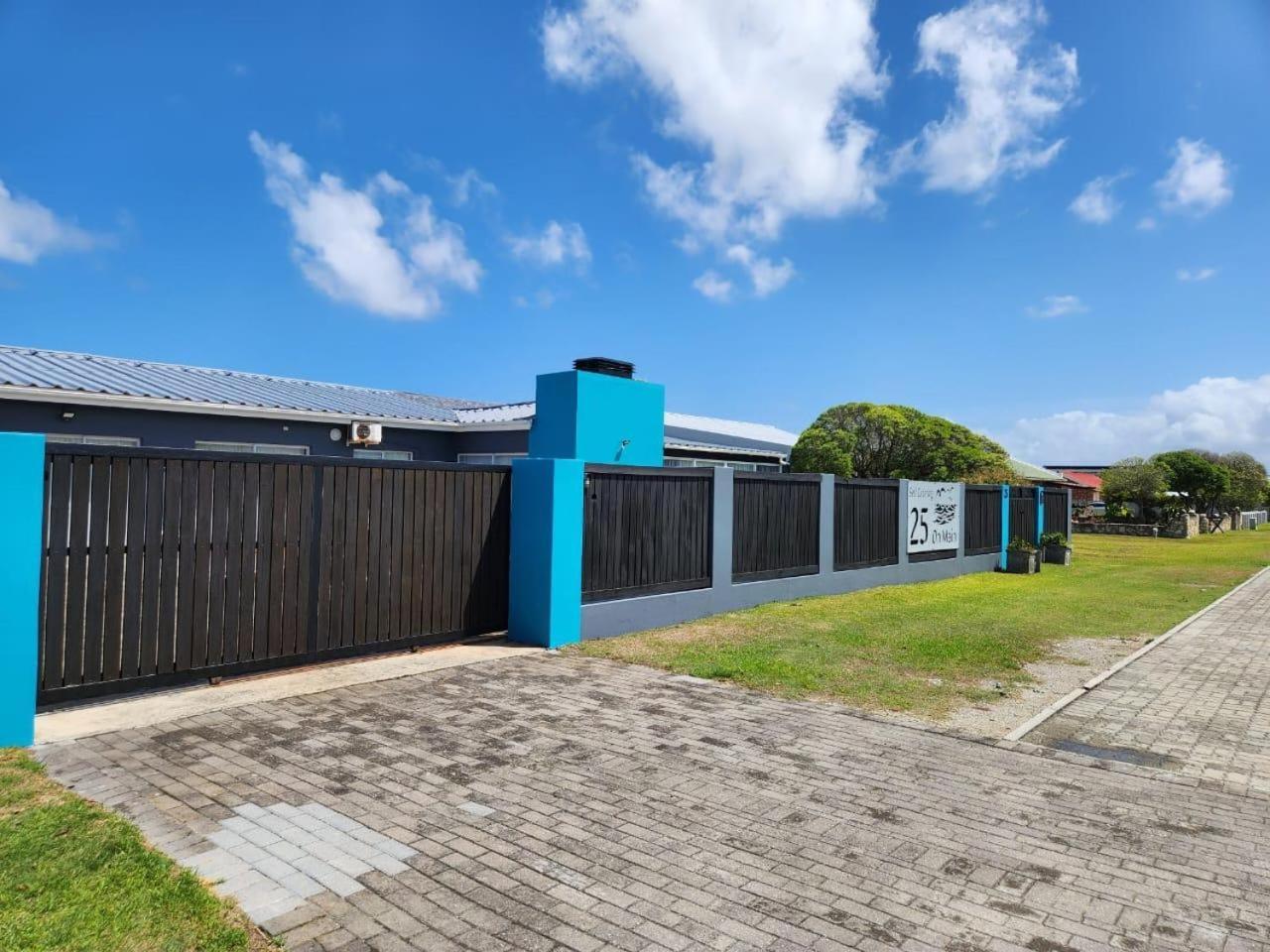 25 On Main Apartment Struisbaai