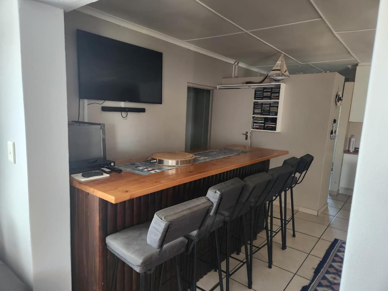 25 On Main * Struisbaai