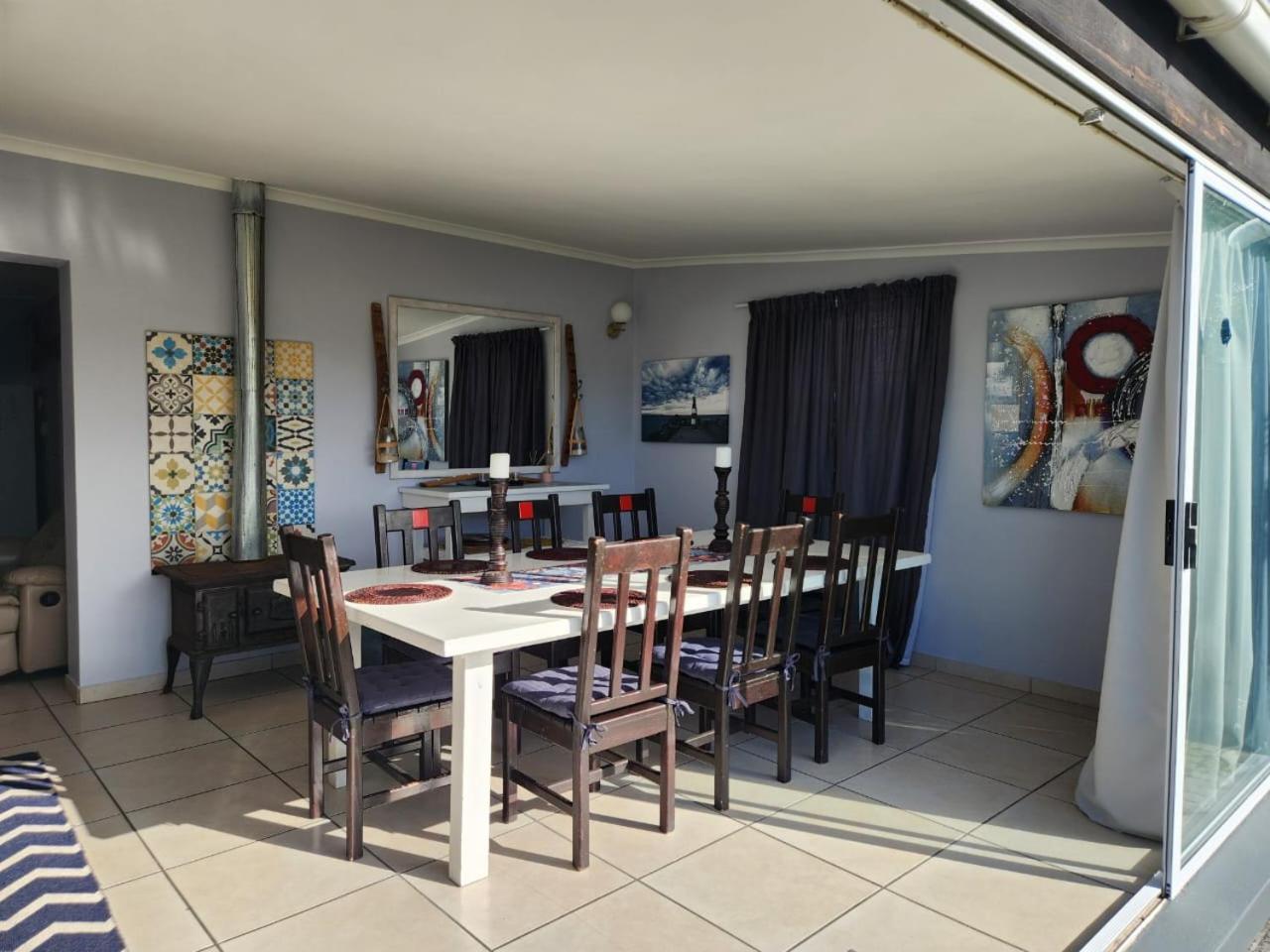 25 On Main * Struisbaai