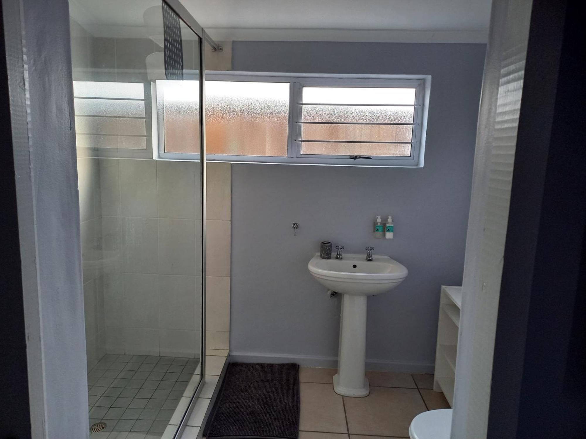 25 On Main Struisbaai